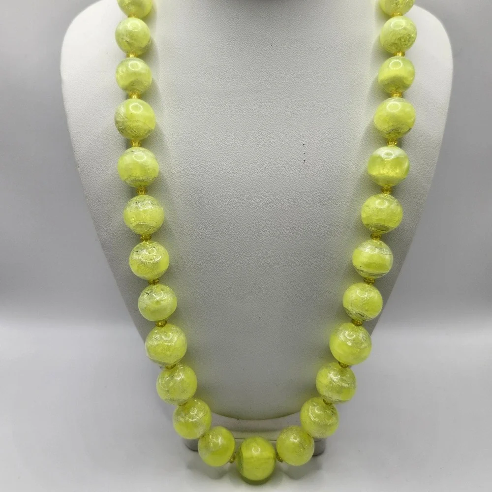 Vintage Trifari Yellow Lucite Bead Necklace Gold Tone Adjustable Chain Choker - Picture 1 of 7